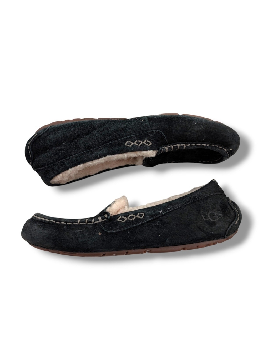 UGG Ansley Slippers, Black Leather Moccasin Style, Sherpa, Size 9 - Picture 2 of 9